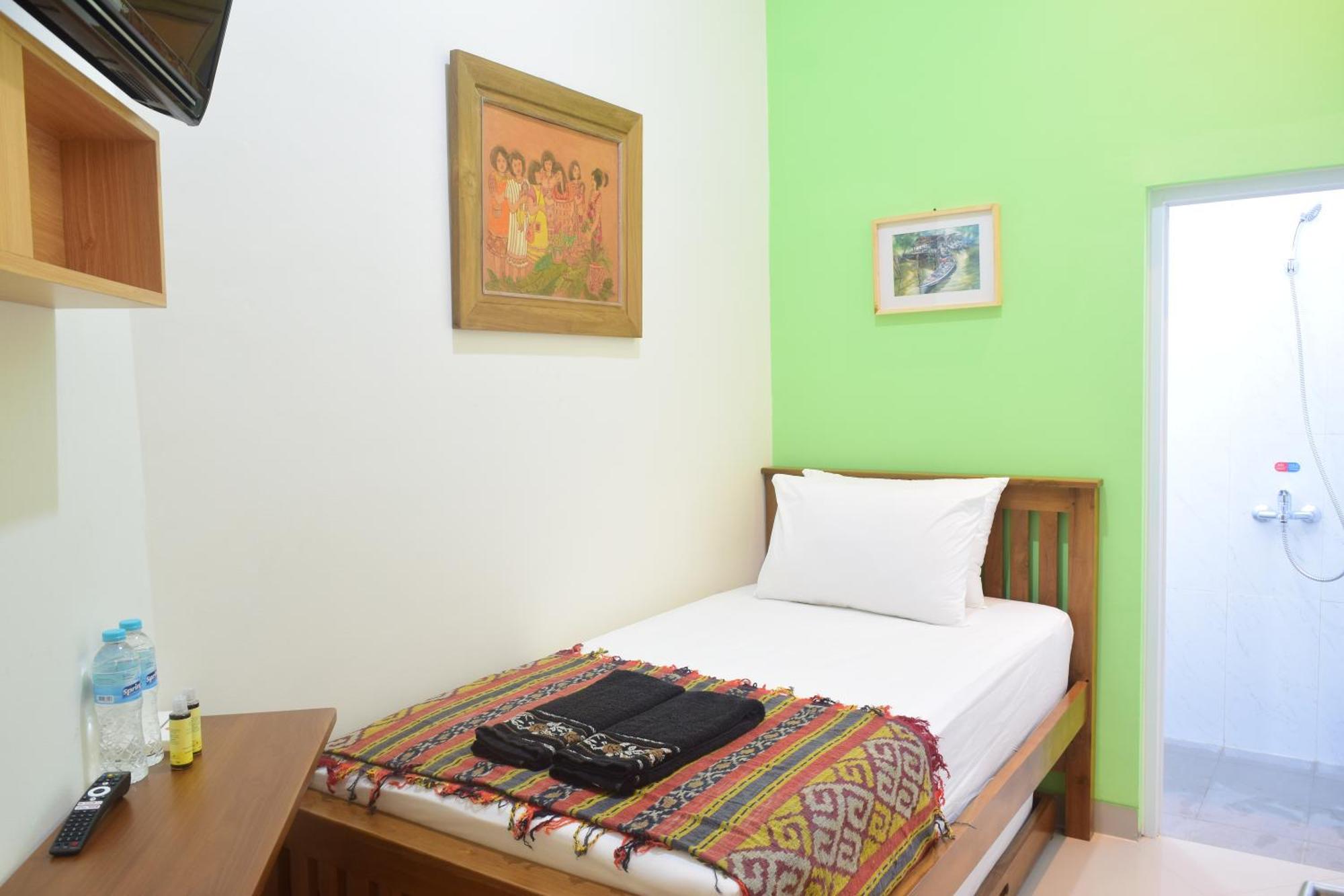 The Cabin Hotel Ambasador Jogjakarta Buitenkant foto