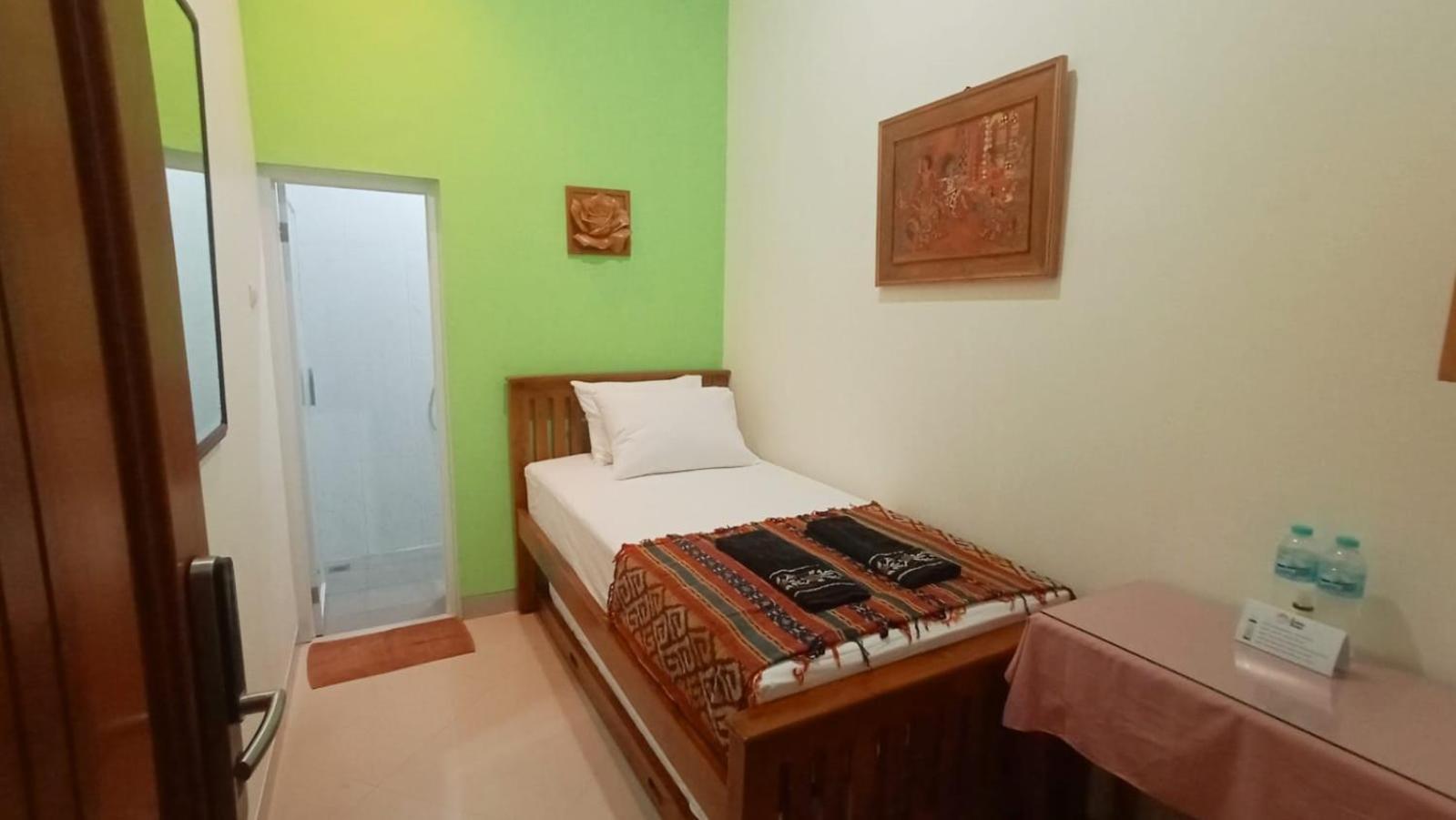 The Cabin Hotel Ambasador Jogjakarta Buitenkant foto