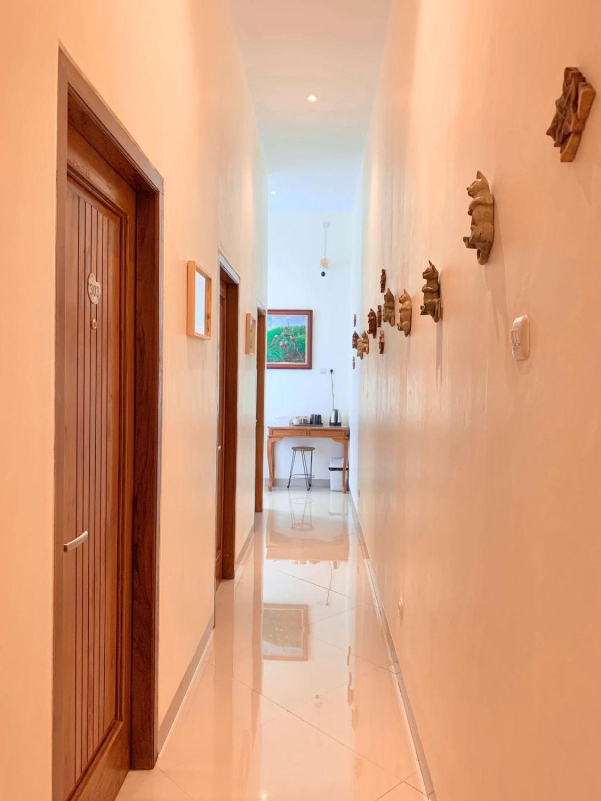 The Cabin Hotel Ambasador Jogjakarta Buitenkant foto