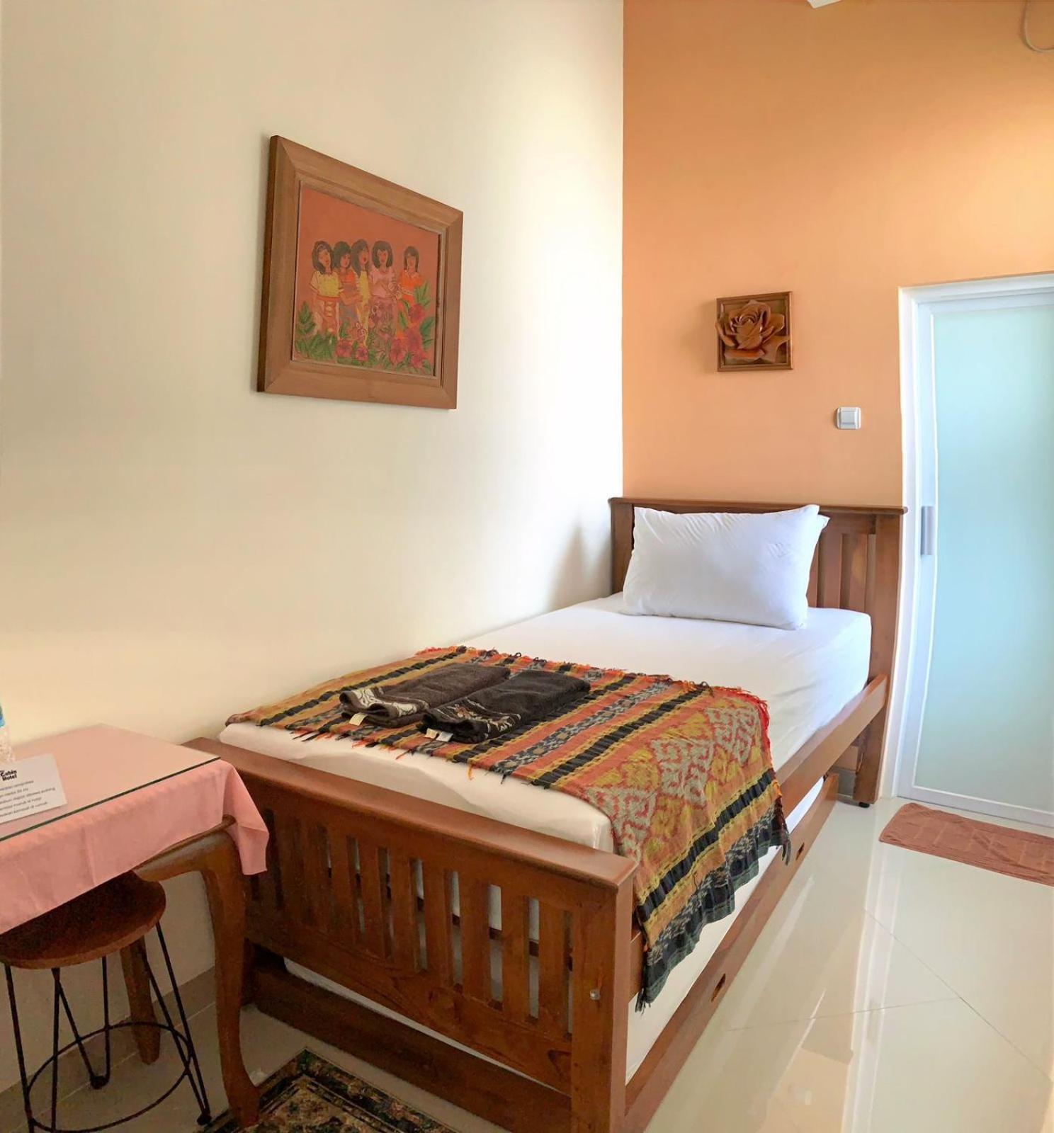 The Cabin Hotel Ambasador Jogjakarta Buitenkant foto