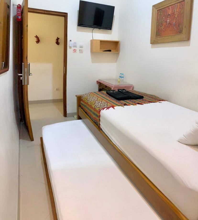 The Cabin Hotel Ambasador Jogjakarta Buitenkant foto